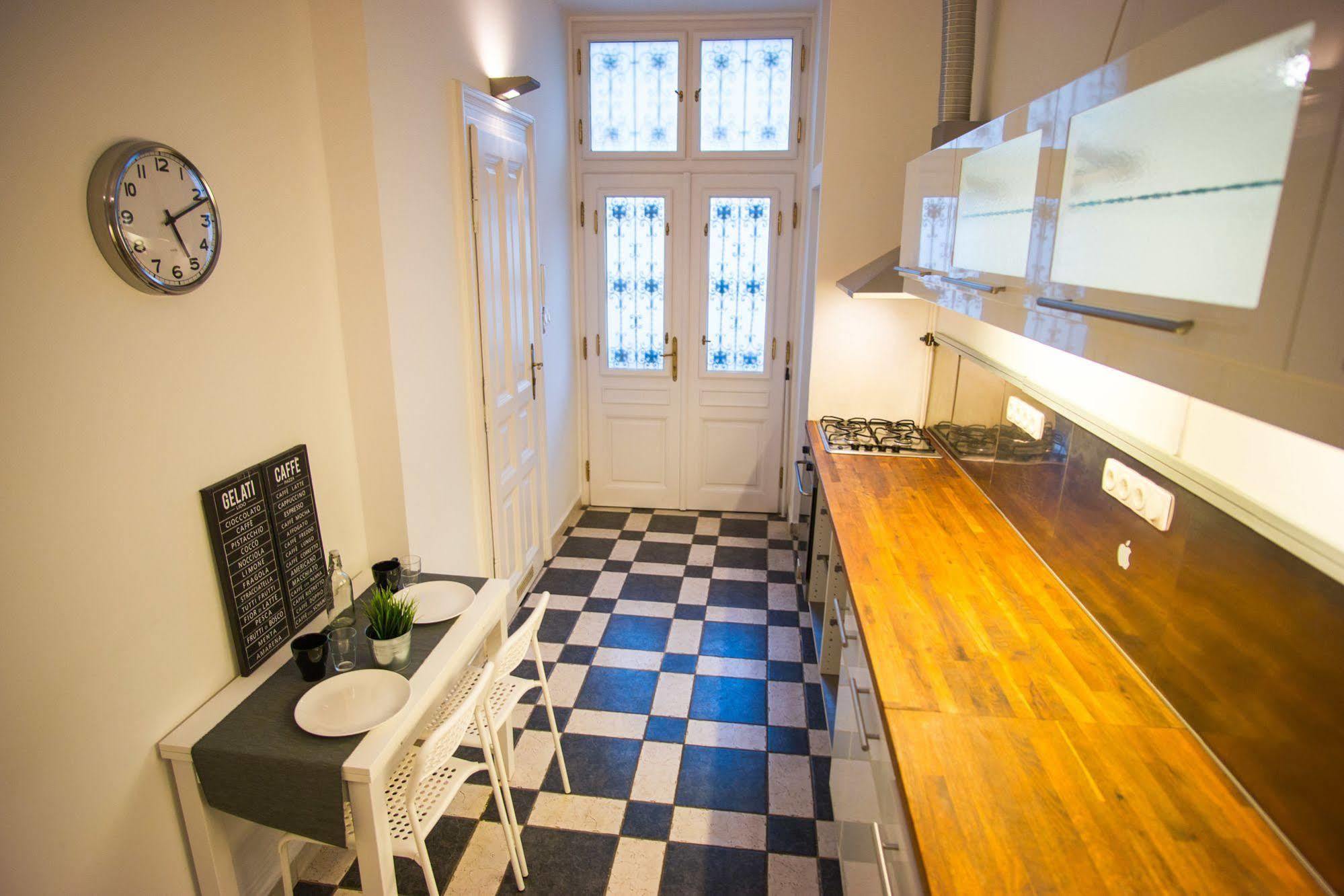 Opera Guesthouse Budapest Bagian luar foto