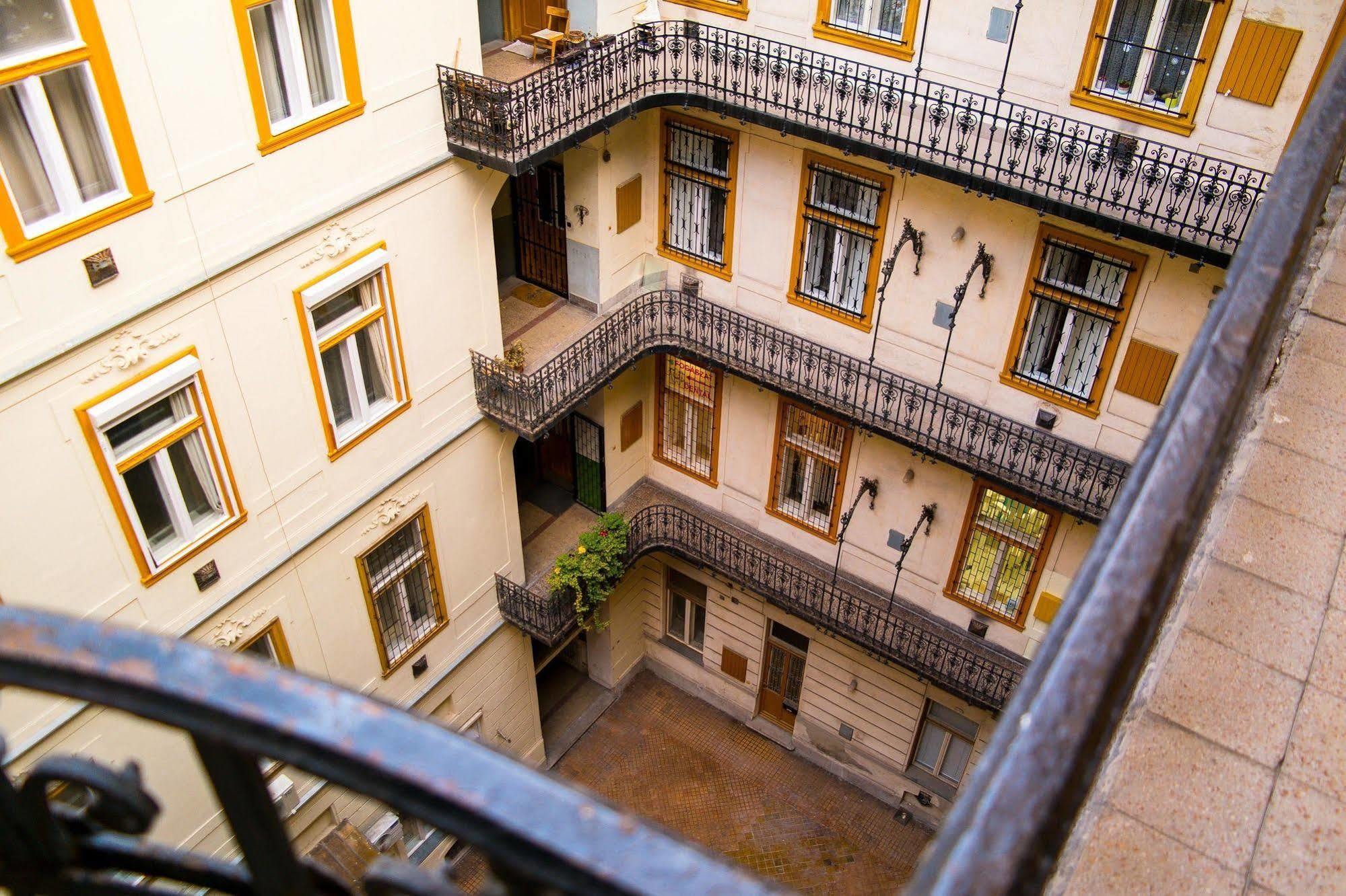 Opera Guesthouse Budapest Bagian luar foto